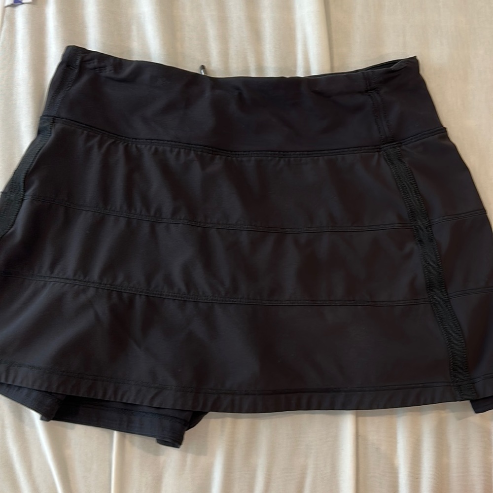 Black lulu skirt